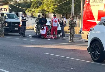 Motociclista atropella a una mujer en la colonia Bachigualato, en Culiacán