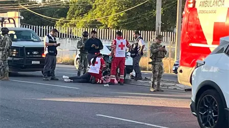 Motociclista atropella a una mujer en la colonia Bachigualato, en Culiacán Motociclista atropella a una mujer en la colonia Bachigualato, en Culiacán