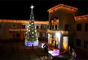 Así luce Choix con su decoración navideña que llenó de luz y color sus calles