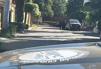 Localizan a persona asesinada envuelta en plástico y edredón en Issstesin en Culiacán