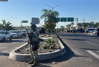 Se enfrentan militares y sicarios por el bulevar Jes&uacute;s Kumate en Culiac&aacute;n
