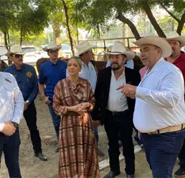 Realizan primer tianguis ganadero en Mazatl&aacute;n; gobierno entrega 600 mil pesos a productores