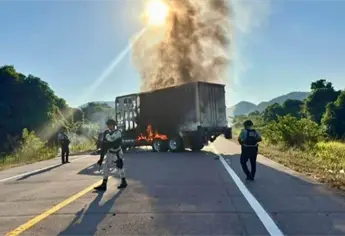 Enfrentamientos en Escuinapa: Alertan por balaceras y bloqueos carreteros