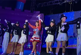 Tatiana le canta a la Navidad ante miles de mazatlecos y llena de magia el puerto