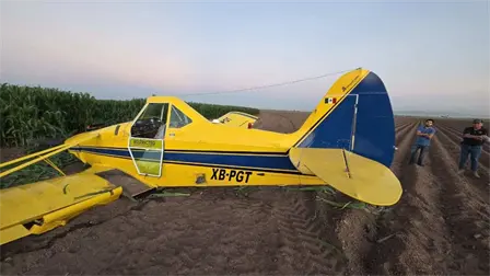 Se desploma avioneta fumigadora en unas tierras de Batamote, Guasave; milagrosamente el piloto result&oacute; ileso