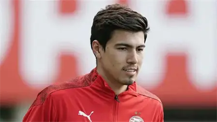 El futbolista Erick Guti&eacute;rrez sorprende con su costoso auto de lujo