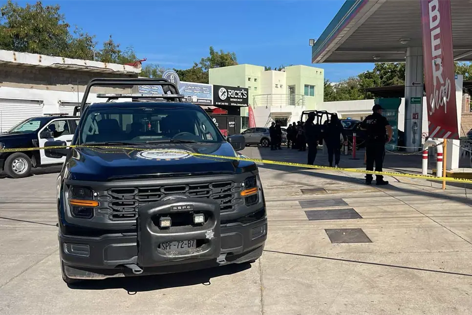 Ejecutan a una persona frente al Sal&oacute;n 53 en el Tres R&iacute;os Culiac&aacute;n