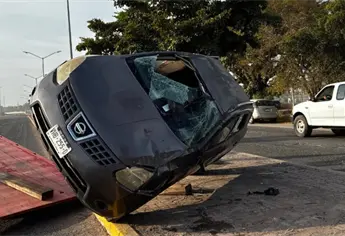 Vuelca joven en la carretera Los Mochis-Choix a la altura del ejido 5 de mayo