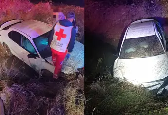 Aparatosa salida de camino deja mujer lesionada al regresar en la madrugada de Las Glorias, Guasave