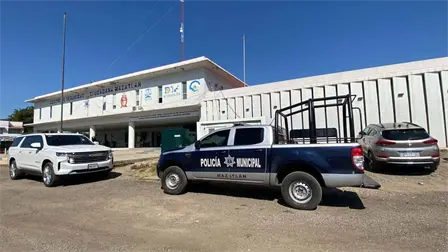 &iexcl;Mejor que en casa! Esto cenar&aacute;n detenidos que caigan a la barandilla en Mazatl&aacute;n
