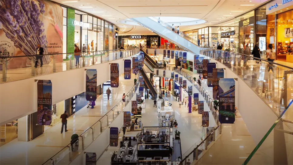 FOTO: Construcción de nuevos centros comerciales en México.