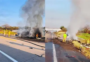 Chocan tráileres en la Mazatlán-Tepic a la altura de El Rosario; hay uno incendiado