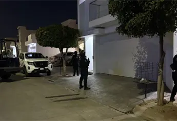 Aseguran 3 ametralladoras, un Barret y una camioneta blindada en un domicilio en Portalegre, Culiacán