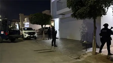 Aseguran 3 ametralladoras, un Barret y una camioneta blindada en un domicilio en Portalegre, Culiac&aacute;n
