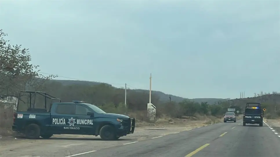 Con el tiro de gracia y vestido como militar localizan cuerpo sin vida por la carretera libre en San Ignacio