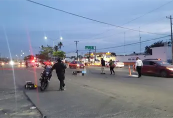Motociclista pierde la vida arrollado por vehículo fantasma frente a agencia de la Fiscalía en Mazatlán