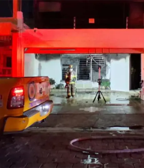 Cortocircuito ocasiona un incendio en vivienda cerca de la Zona Dorada de Mazatl&aacute;n
