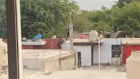&iexcl;Los agarran en el techo! Gran operativo en San Pedro, Navolato, deja dos personas detenidas
