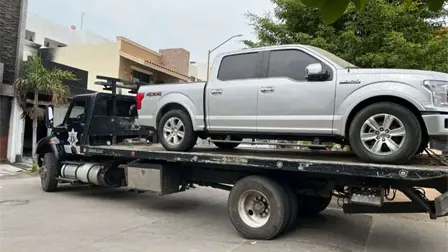 Autoridades aseguran un barrett calibre 50 y una camioneta tras orden de cateo en Portalegre, Culiac&aacute;n