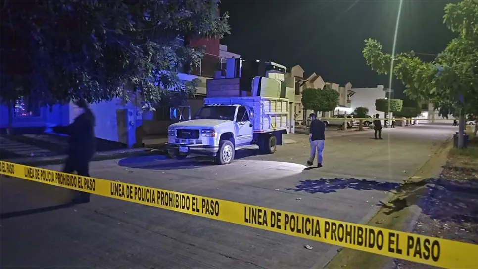 Al lugar llegaron agentes de la Fiscalía General del Estado para encargarse de las investigaciones de campo, donde en el sitio localizaron varios casquillos de arma de fuego calibre AK-47