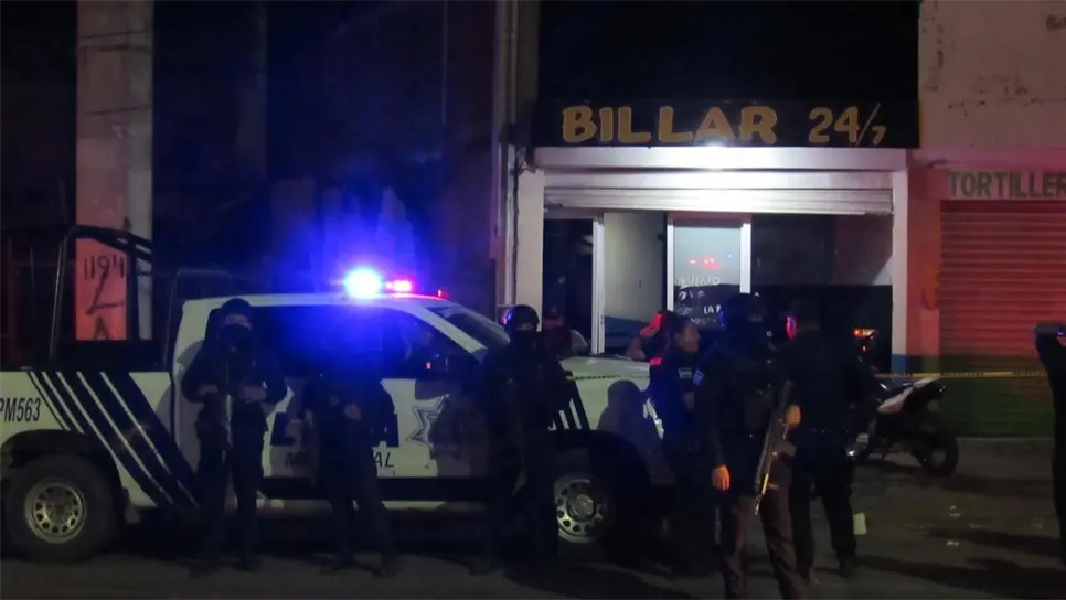 Familiares de las víctimas llegaron al lugar y recibieron consternadas la noticia del fallecimiento de uno de ellos