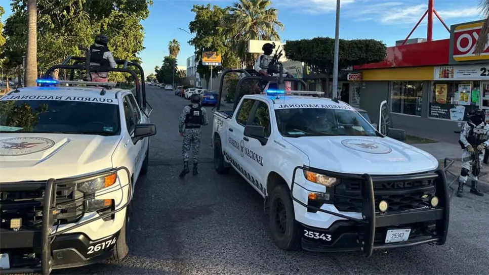 Blindan la FGR en Los Mochis tras cateo en El Fuerte; detienen a dos hombres y aseguran camioneta y armas