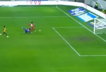 Guillermo Ochoa comete grave error y AEL Limassol pierde 2-0 | VIDEO