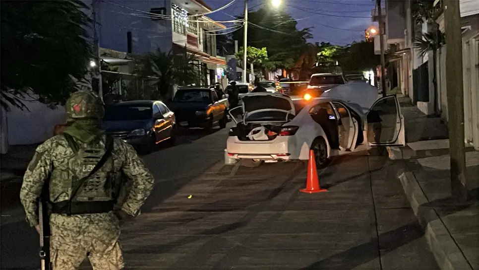 Autoridades aseguraron un vehículo con armas. (FOTO: Luz Noticias).