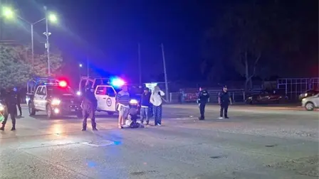 Intentan despojar un veh&iacute;culo en Mazatl&aacute;n; hay dos lesionados y un detenido