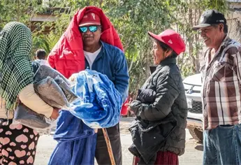 Gobierno de Sinaloa acompaña y protege a familias serranas de Ahome ante la temporada invernal