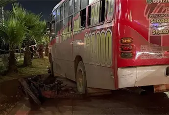 Camionero se brinca el alto, atropella y mata a motociclista en Mazatlán