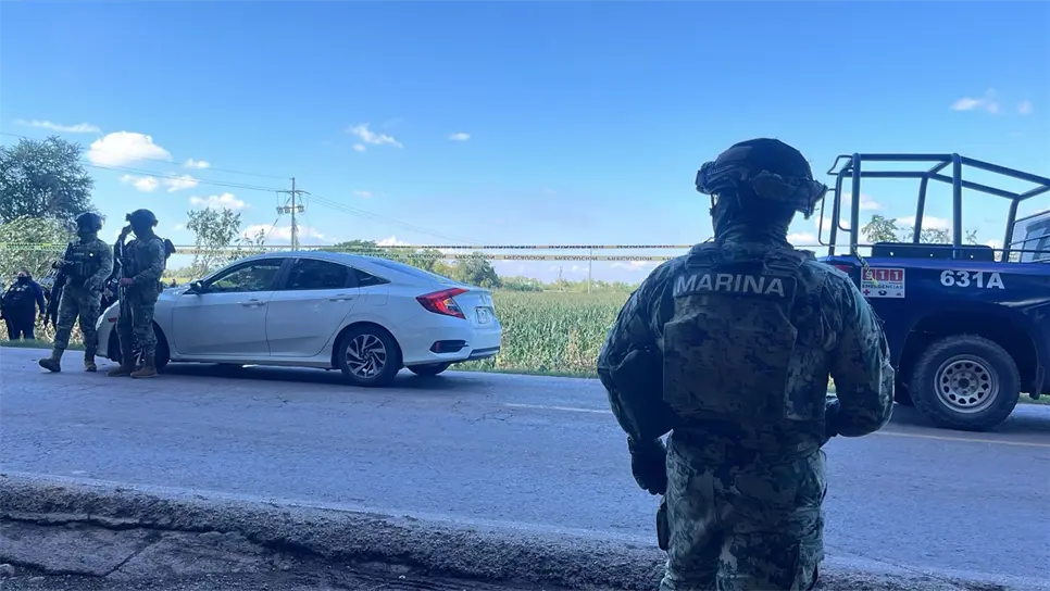 El cuerpo quedó sin vida en el interior del auto.