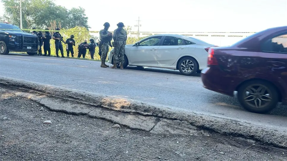 El atentado se dio durante esta tarde cuando se indicó que el excomandante circulaba de oriente a poniente de la carretera estatal a La Palma y al llegar al campo Berlín es atacado a balazos