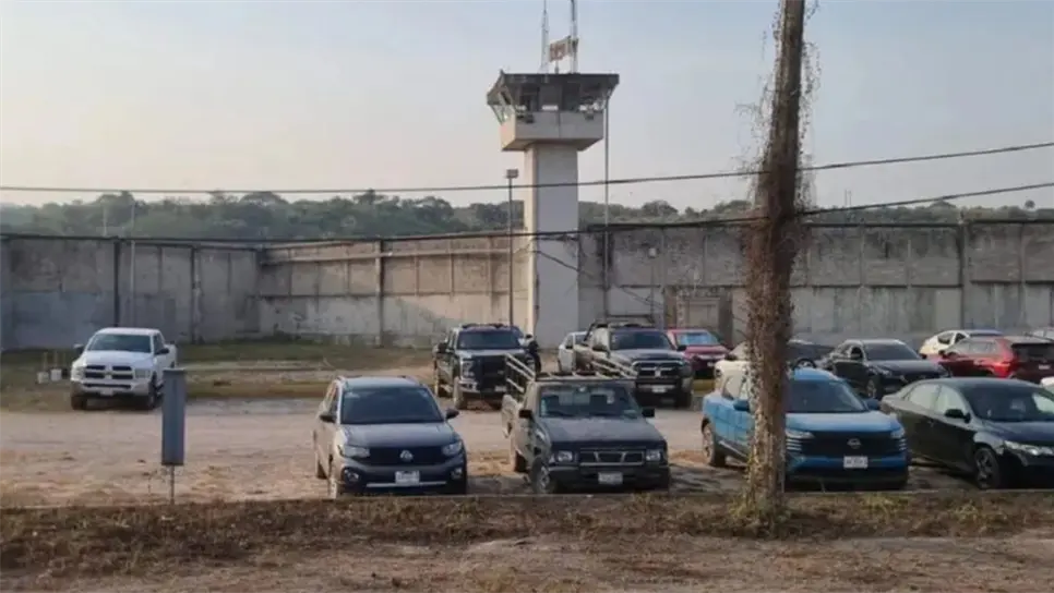 Las autoridades revelaron de como se dieron los acontecimientos en el Penal de Ixtapa, donde sujetos fuertemente armados llegaron a dichas instalaciones, donde con un vehículo derribaron el portón, para posteriormente realizar varias detonaciones