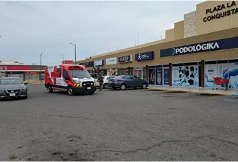 Atacan a balazos a un hombre afuera de un supermercado en el fraccionamiento La Conquista en Culiacán