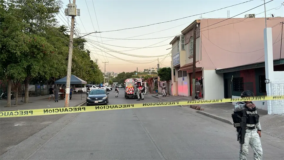 Paramédicos de Cruz Roja brindaron los primeros auxilios. (FOTO: Luz Noticias).