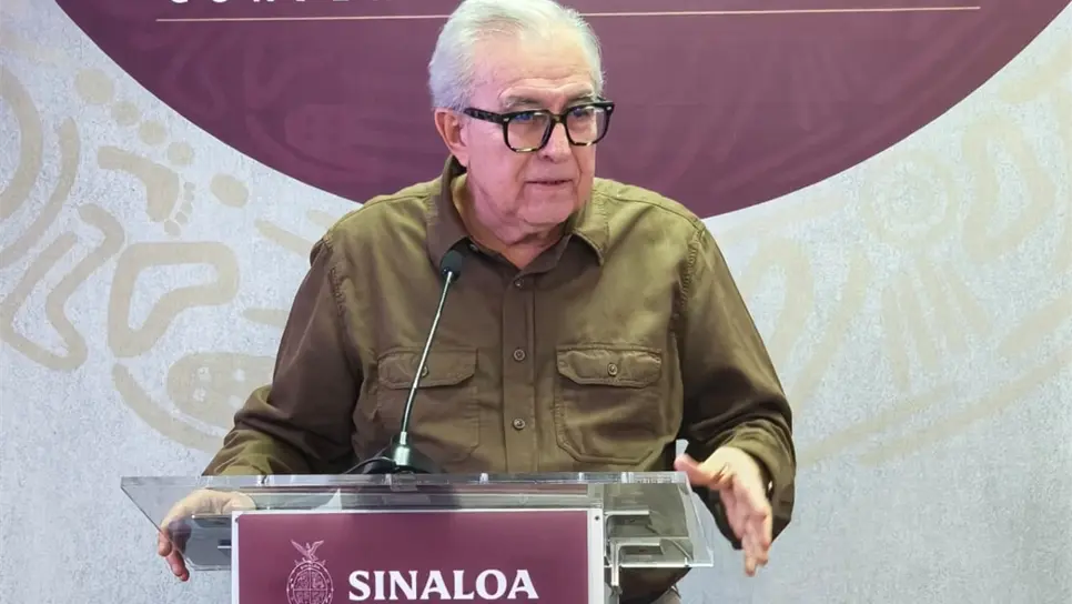 El Gobernador Rubén Rocha Moya reveló que aspirantes a sucederlo le han enviado mensajes subliminales por el impacto recaudatorio de la licencia permanente.