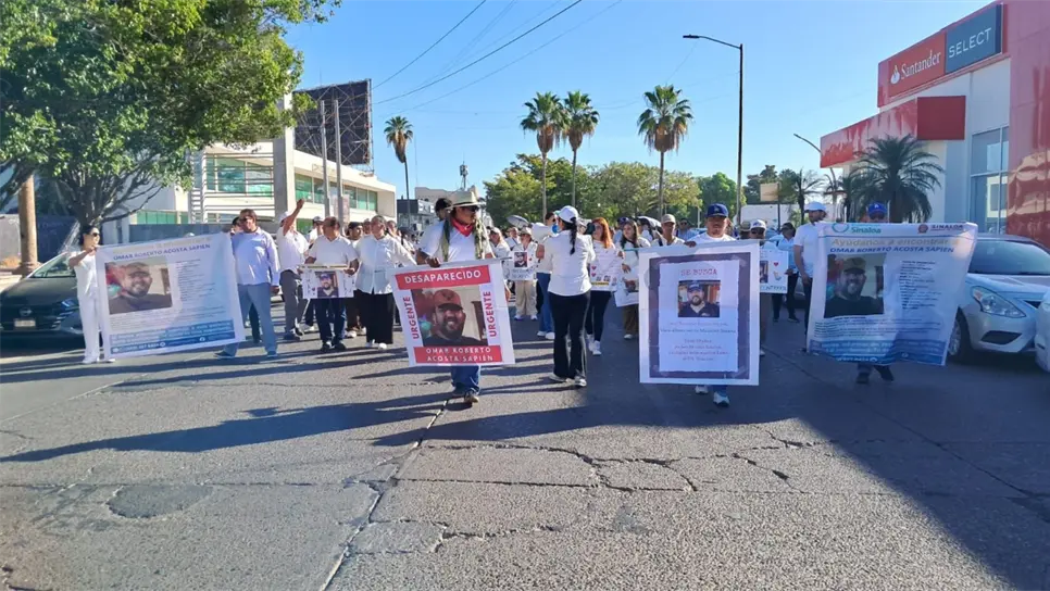 Marchan por Omar en Los Mochis; denuncian intentos de extorsión en medio de la angustia
