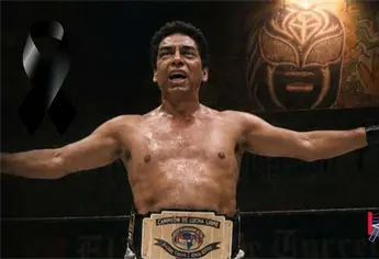Revelan VIDEO del momento exacto en que el luchador Piloto Suicida perdi&oacute; la vida al lanzarse y caer de cabeza