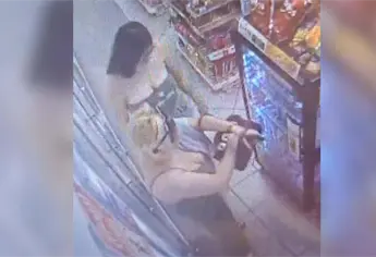 J&oacute;venes roban un six de cerveza en tienda de Los Mochis; las llaman Las Ladys Cervezas