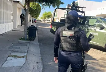 Ejecutan a balazos a un hombre dentro de una camioneta en el Fraccionamiento Azaleas, en Culiac&aacute;n
