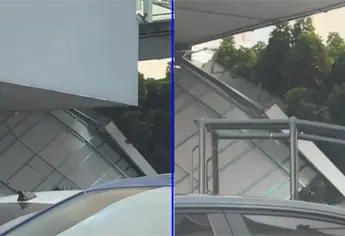 ¿Qué pasó en el AICM? Techo de puente peatonal colapsa y deja daños materiales