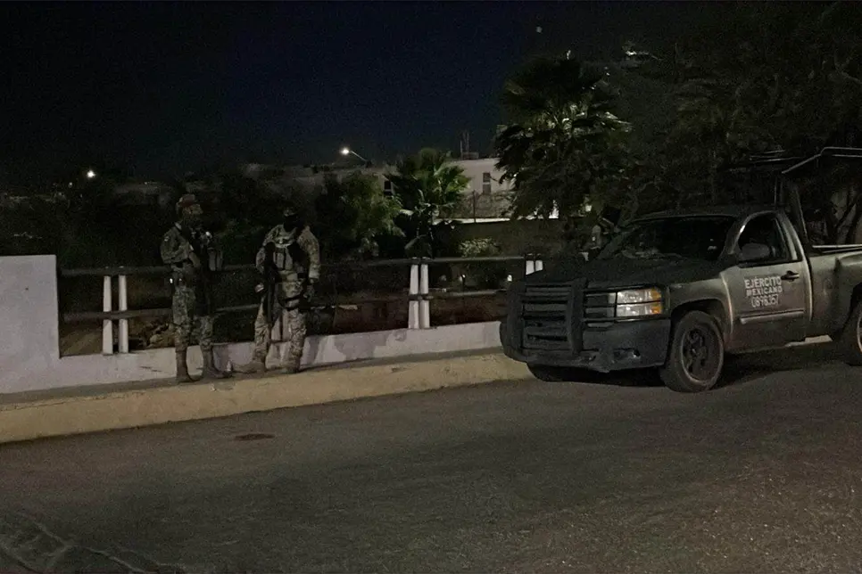 Autoridades abaten a presunto gatillero durante persecuci&oacute;n y balacera en Espacios Barcelona, Culiac&aacute;n