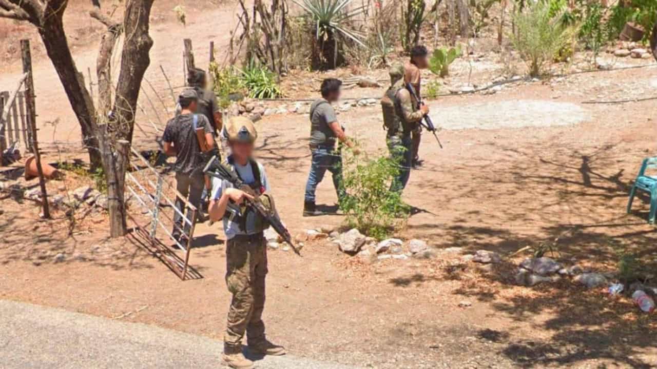 Sicarios paran veh&iacute;culo de Google Street en Mojolo, Culiac&aacute;n; tras revisarlo, lo deja ir | FOTOS