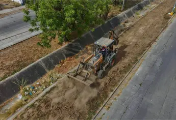 Gobierno de Mazatlán intensifica limpieza de canales ante temporada de lluvias; llevan 40 kilómetros