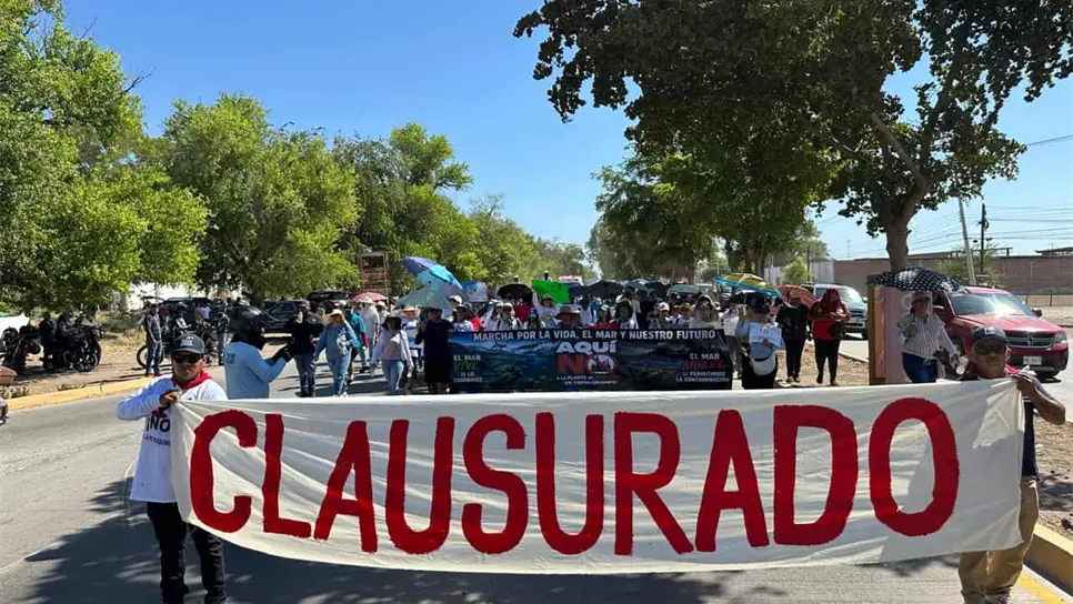 La protesta representa uno de los movimientos de oposición más visibles registrados en los últimos meses en torno al proyecto industrial, cuya construcción sigue generando posiciones encontradas entre sectores productivos, autoridades, ambientalistas y habitantes de la región principalmente de comunidades indígenas de la bahía de Ohuira