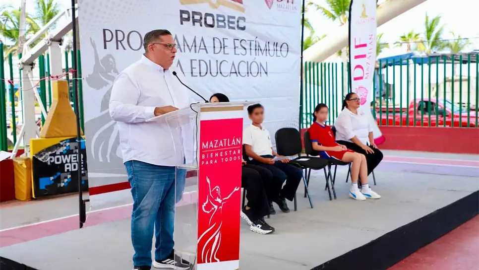 FOTO: Entregan apoyos educativos a 800 estudiantes de Mazatlán; reciben mil 200 pesos