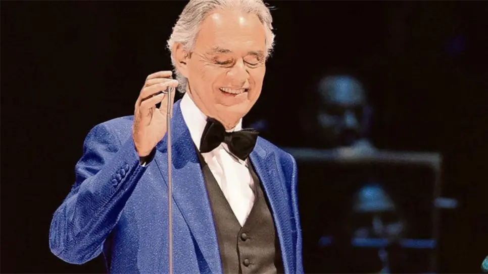 Gracias a su combinación de técnica operística y música popular, Andrea Bocelli se ha convertido en una de las figuras más influyentes y reconocidas de la música internacional