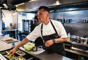 Chef mexicano exhibe a influencer que quería comer gratis en su restaurant, ¿de quién se trata?