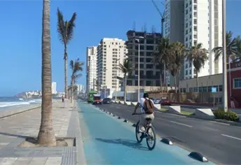 Multas por invadir la ciclovía del malecón de Mazatlán